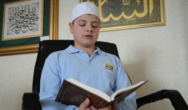 Sınavlara birlikte hazırlandılar, anne ve oğlu aynı gün hafız oldu