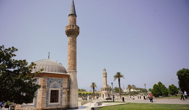 İzmir'in tarihi camileri ve mutlaka görülmesi gereken yapılar
