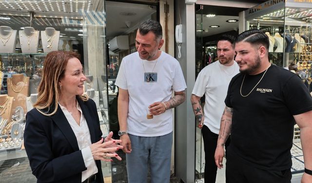 Başkan Nilüfer Çınarlı Mutlu’dan Kemeraltı ziyareti: “Bayram bereketi çarşımızdan eksik olmasın”