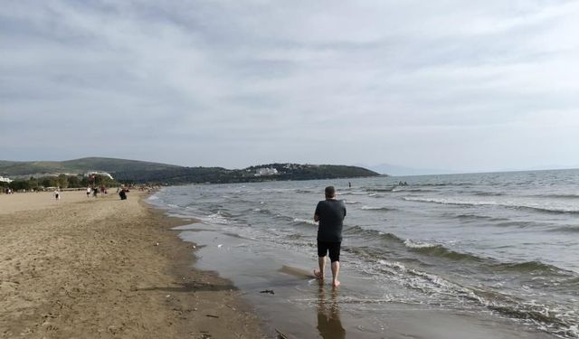 Ege’de yaz erken başladı: Kuşadası sahilleri doldu taştı