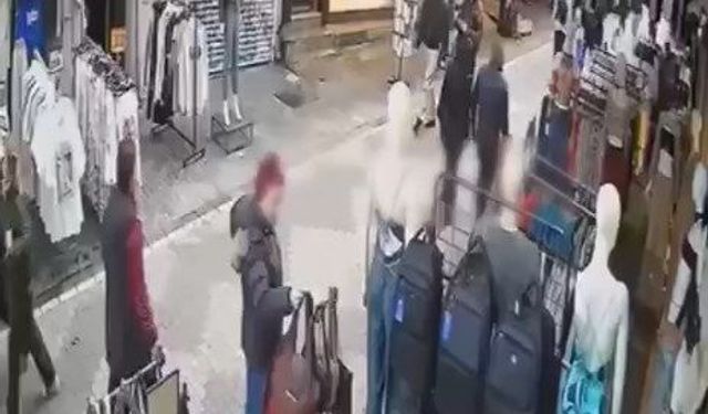 Mağazanın önündeki çanta böyle çalındı!