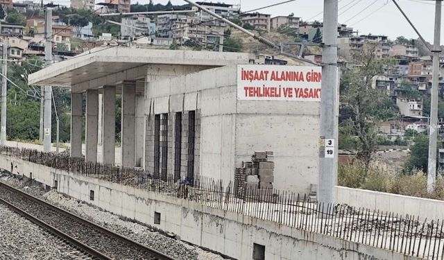 MHP'li Altınkeser'den İZBAN çıkışı: "Cemil Tugay ne yapmak istiyor?"