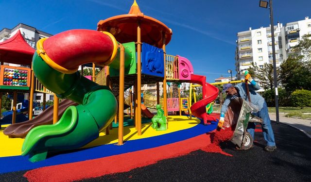Narlıdere'de 4 mevsime uygun park çocuklar için daha güvenli hale getirildi