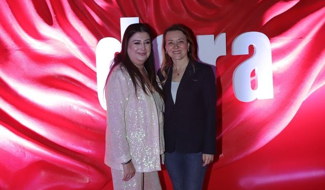 Moda dünyası İzmir’de buluştu:  ‘Runway Fashion’ podyumu salladı
