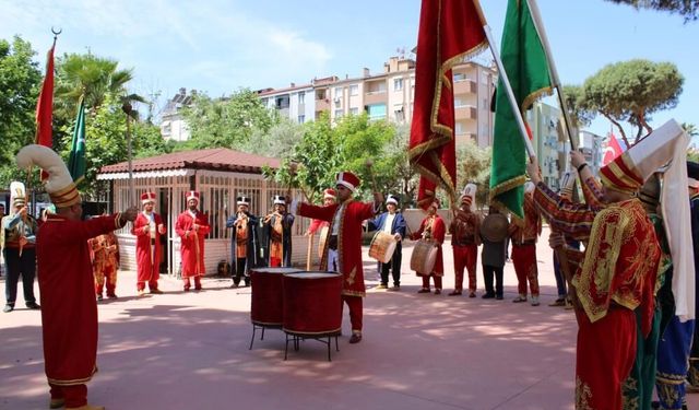 Ödemiş'te meslek eğitimine renkli kortej desteği
