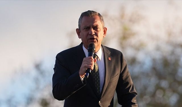 Özgür Özel'den 'İzmir' paylaşımı: "Yine omuz omuza, yine meydan meydanayız!"