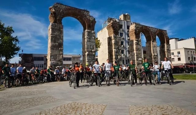 Selçuk'ta gençlerden bisikletli farkındalık turu: Bağımlılıkla mücade için pedal çevirdiler