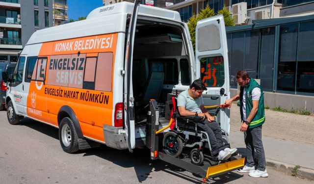 Telefonla başvurdu, hizmet kapısına geldi: Konak Belediyesi Engelsiz Servis’e tam puan
