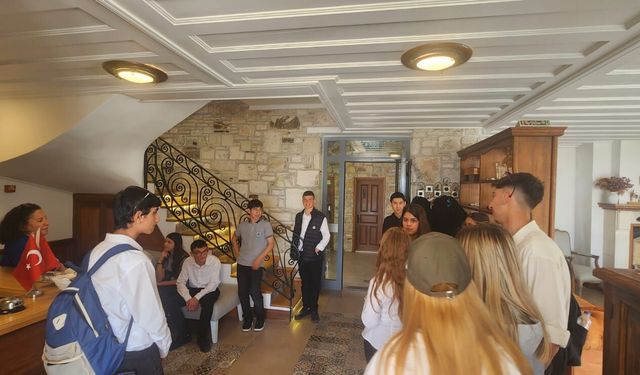Turizmin gençleri ustalardan el aldı: Foça’da 60 yıllık tecrübe buluşması!