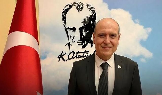 CHP’li Tüzün’ün "Külliye manzaralı puro" fotoğrafı skandal yarattı!