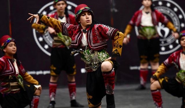 İzmir'in gelenek ve görenekleri nelerdir?