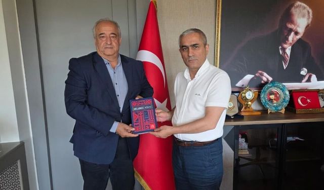 Aliağa’nın kültürel mirası  geleceğe taşınıyor: Başkan Öztürk, Kaymakam Güney’e "Helvacı Kilimi" kitabını takdim etti!