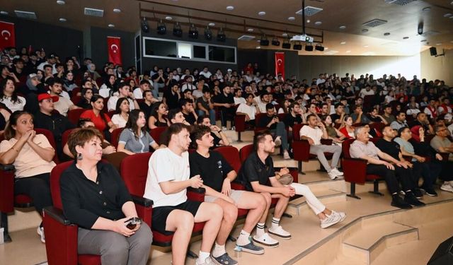Üniversitede milli maç coşkusu: Öğrencilerden A Milli Takım’a tam destek!