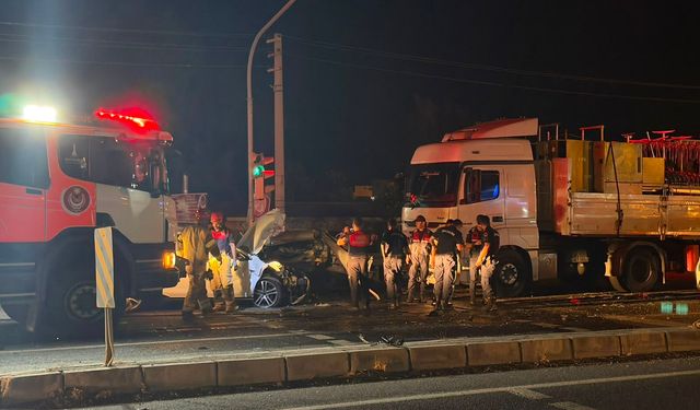 Aliağa'da zincirleme kaza! Bir TIR, dört araç birbirine girdi