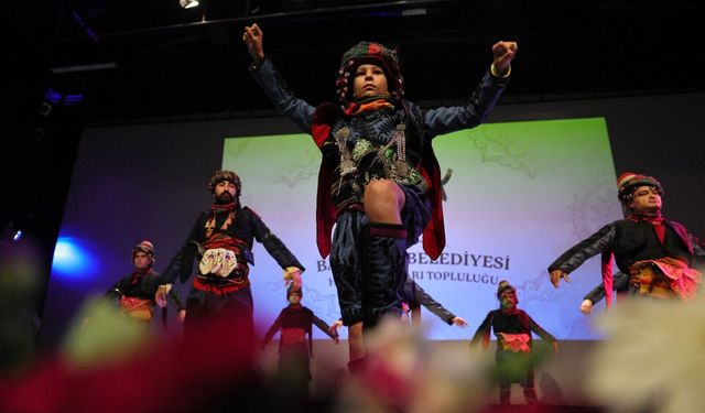 Bayraklı'da emekler sahneye taşındı!