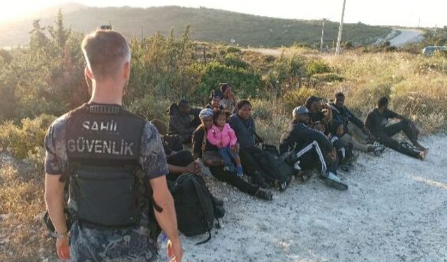 İzmir Çeşme’de göçmen kaçakçılığı operasyonu: 12 düzensiz göçmen ve 2 şüpheli yakalandı