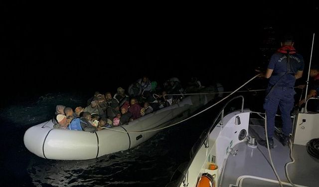 Çeşme açıklarında göçmen operasyonu: Aralarında çocukların da bulunduğu 39 kişi yakalandı