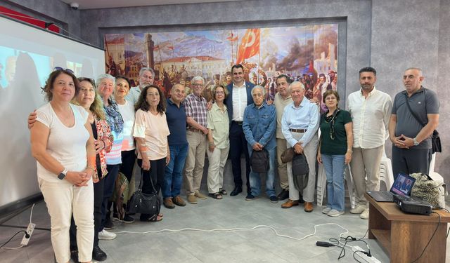 CHP İzmir'den paylaşım: "Yürüttüğümüz demokrasi mücadelesine kararlılıkla sahip çıkıyoruz!"