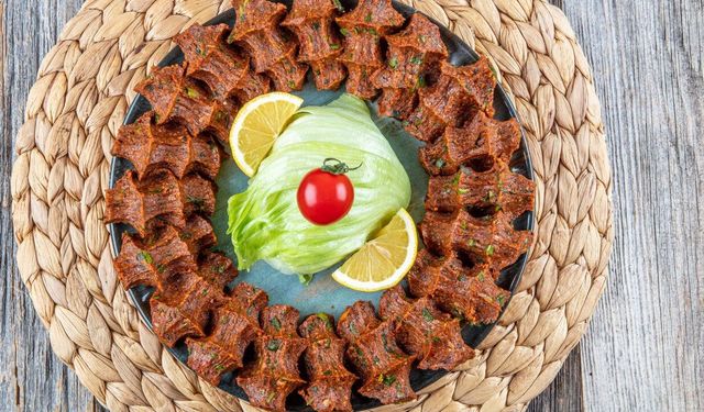 Evde yapanlar dikkat: Çiğ köfte ustalarının sakladığı gizli malzeme ortaya çıktı