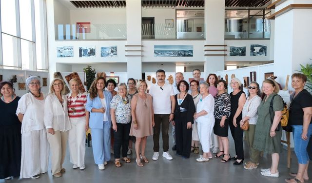 Dikili Belediyesi sanat kurslarında yıl sonu coşkusu: 329 kursiyer sertifika aldı
