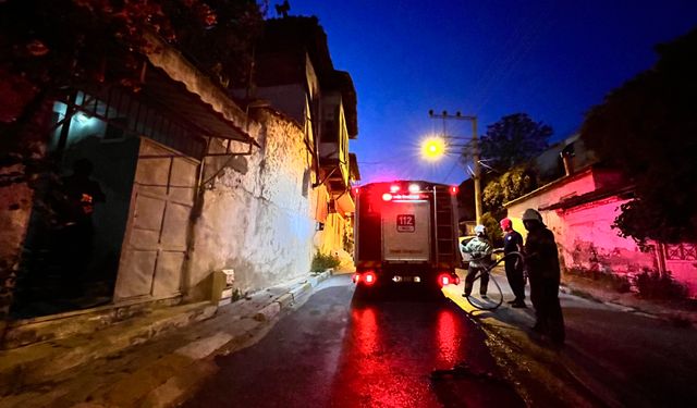 İzmir'de korkutan yangın! Felaketin eşiğinden döndüler