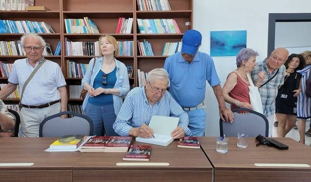 Foça Belediyesi usta yazar Hüseyin Yurttaş’ın adını kitaplıkla yaşatıyor