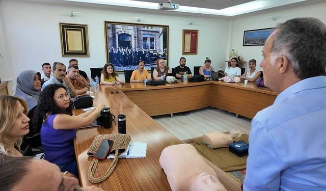 Foça'da kamu personeline ilk yardım seferberliği: Hedef daha bilinçli ve güvenli toplum