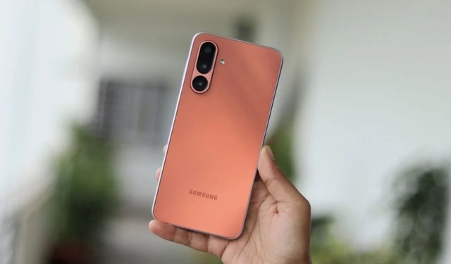 Galaxy M36'ya One UI 8.5 güncellemesi sonunda ulaştı!