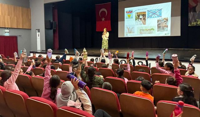 "İklimi Değil, Kendini Değiştir!" Gaziemir’de binlerce çocuk geleceği dönüştürüyor
