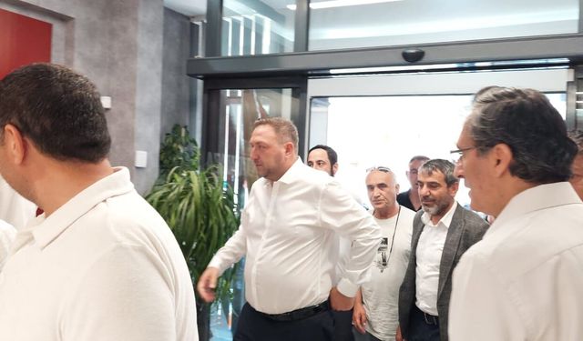 Gergin gecenin ardından Gümrükçü, sabah erkenden makama geldi!