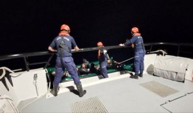 İzmir açıklarında peş peşe operasyon! Düzensiz göçmenler yakalandı