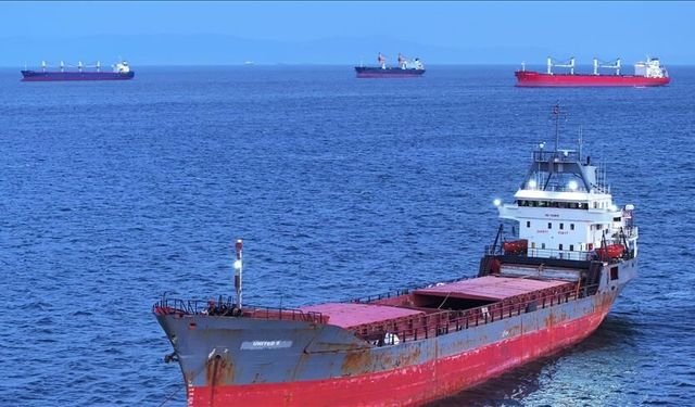Hürmüz Boğazı'nda tansiyon yeniden yükseliyor! BM, 11 bin gemicinin mahsur kaldığı bölgede tahliyeleri askıya aldı