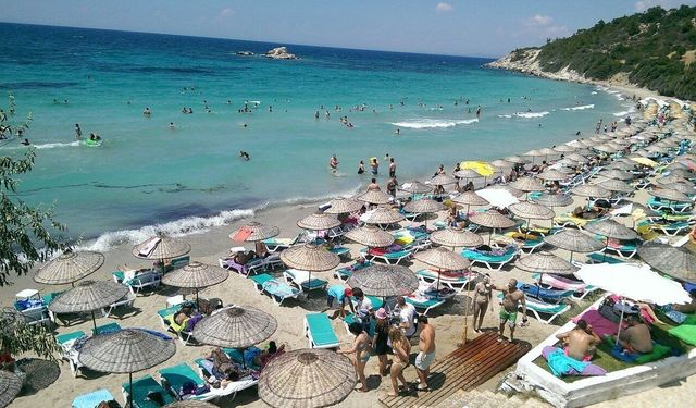 İpek kumlar, berrak deniz, uygun fiyat: Tatilciler Çeşme yerine bu ilçeye akın ediyor
