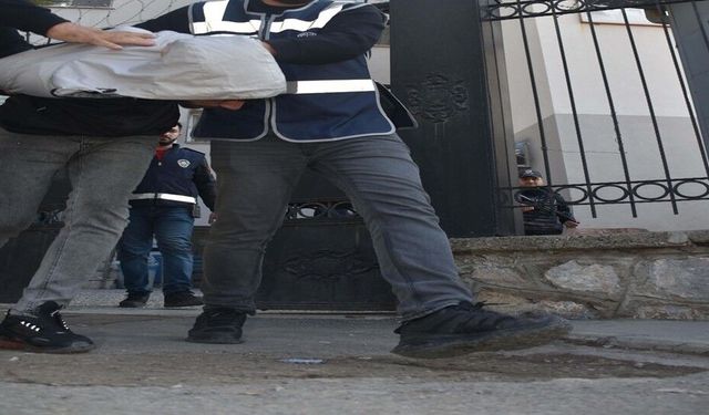 İzmir'de çocuğunun boğazına bıçak dayadığı iddia edilen sanık için savcıdan ceza talebi!