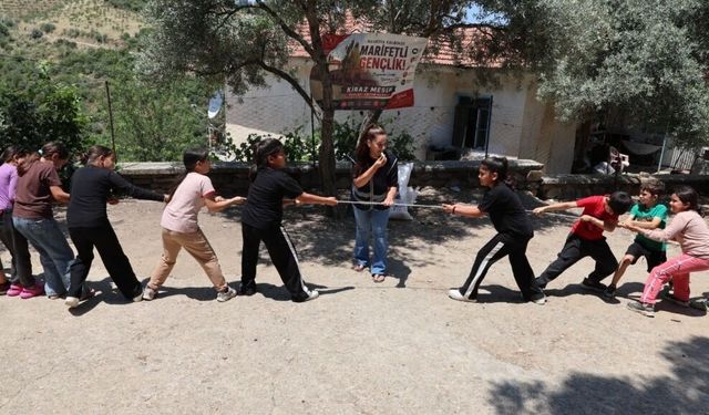 İzmir Kiraz'da öğrenciler yıl sonu şenliğinde doyasıya eğlendi!