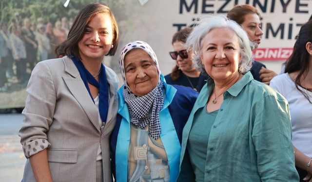Karabağlar’da ileri yaş akademilerinin mezuniyet heyecanı yaşandı!
