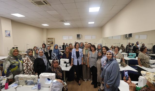Karabağlar'da istihdam hamlesi: Tekstil Akademisi kapılarını açtı