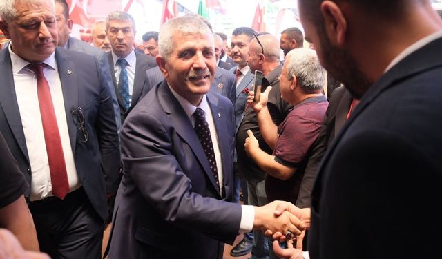 MHP'de sekiz ilçenin kongresi tamamlandı: İl Başkanı Şahin "İzmir mazeret değil belediyecilik bekliyor"