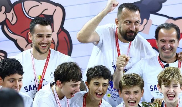 Gediz Çizmeli yönetimindeki İzmir takımı, Türkiye şampiyonu oldu!