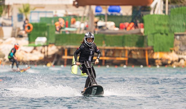 Motosurf’ün sultanları dalgalara meydana okuyor!