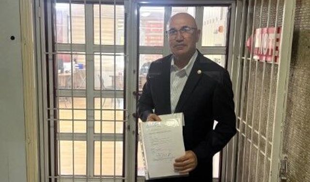 CHP Şanlıurfa Milletvekili Mahmut Tanal Noter'e koştu! Olağanüstü kurultay için ilk imzalar tamam!