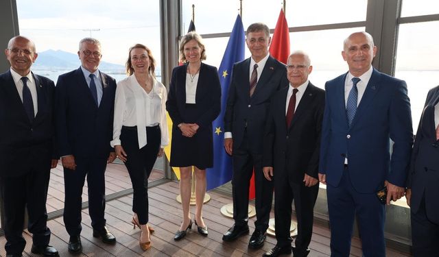 40 yıllık diplomasi kariyerini İzmir'de noktaladı!
