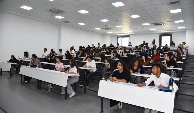 Velilere derin nefes: Menemen’de bin 500 öğrenciye ücretsiz sınav hazırlığı desteği