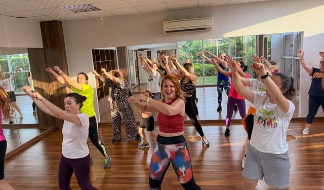 Menderes’te kadınların zumba ritmi: Hem dans hem spor!
