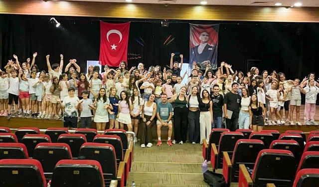 Karşıyaka’da sahne gençlerin: Geleceğin yıldızları bu kapıdan geçiyor!