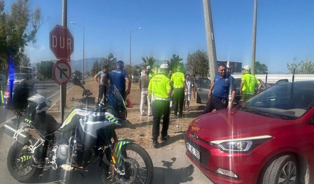 Aydın'da kontrolden çıkan otomobil aydınlatma direğine çarptı!