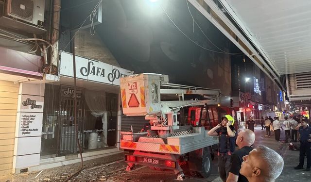 Aydın'da alışveriş merkezinde korkutan yangın! İtfaiyenin tesadüf eseri bölgede olması faciayı önledi