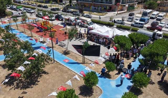 Bayraklı'da park ve otopark bir arada: Mehmet Ali Sarızeybekler parkı açıldı