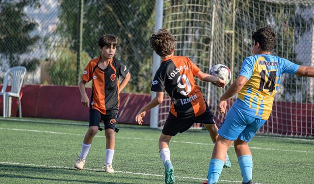 Bayraklı'da U-12 Cup heyecanı: 1600 genç sporcu sahada