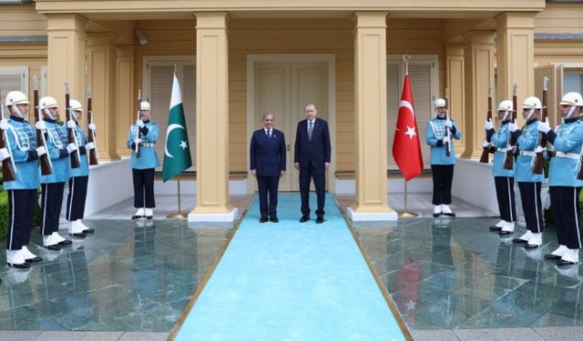 Cumhurbaşkanı Erdoğan, Pakistan Başbakanı Şerif’i resmi törenle karşıladı